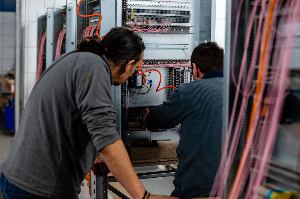 Electricistas industriales para proyectos en la UE